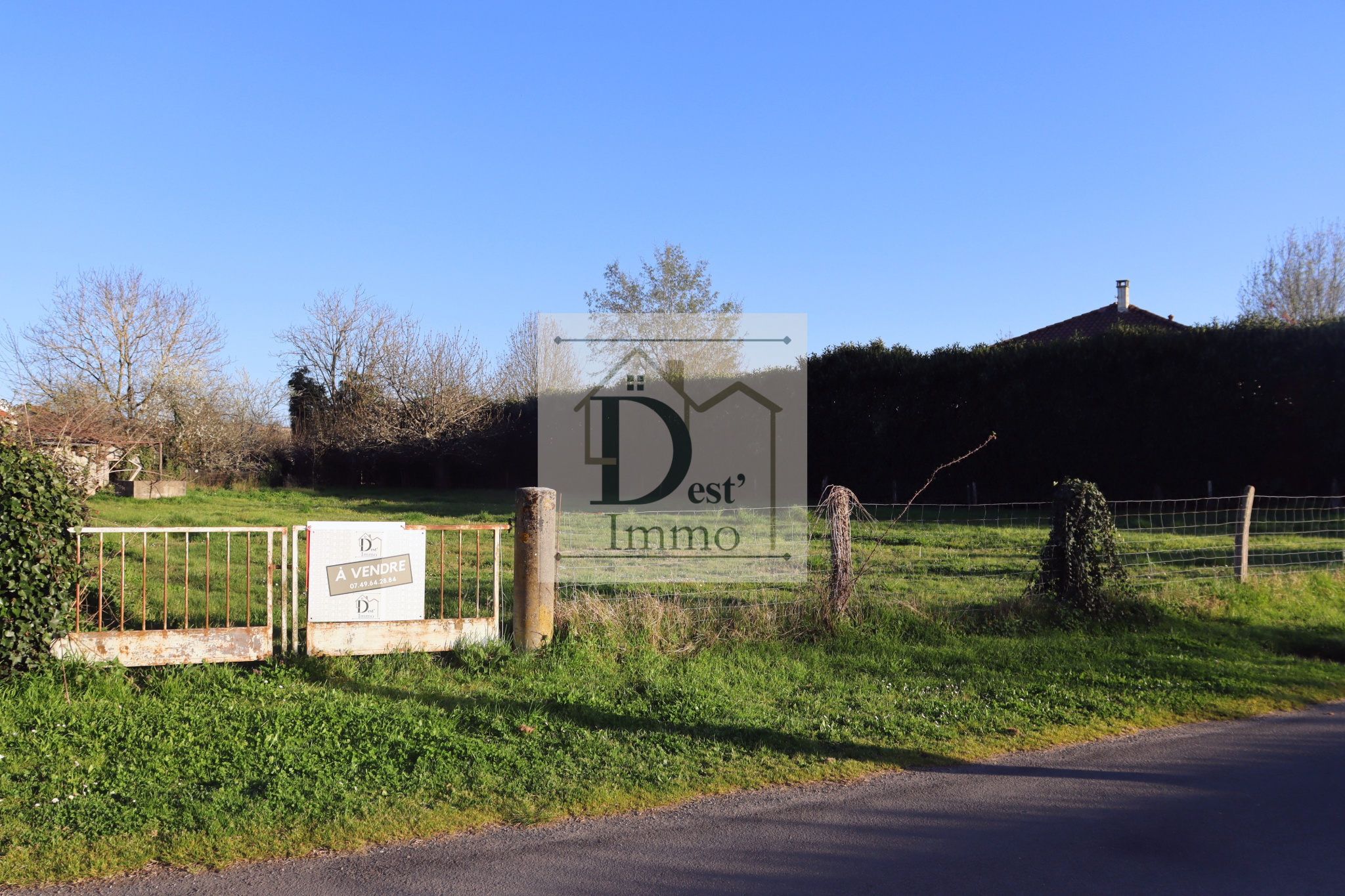 À vendre : Terrain constructible à Chassenon.